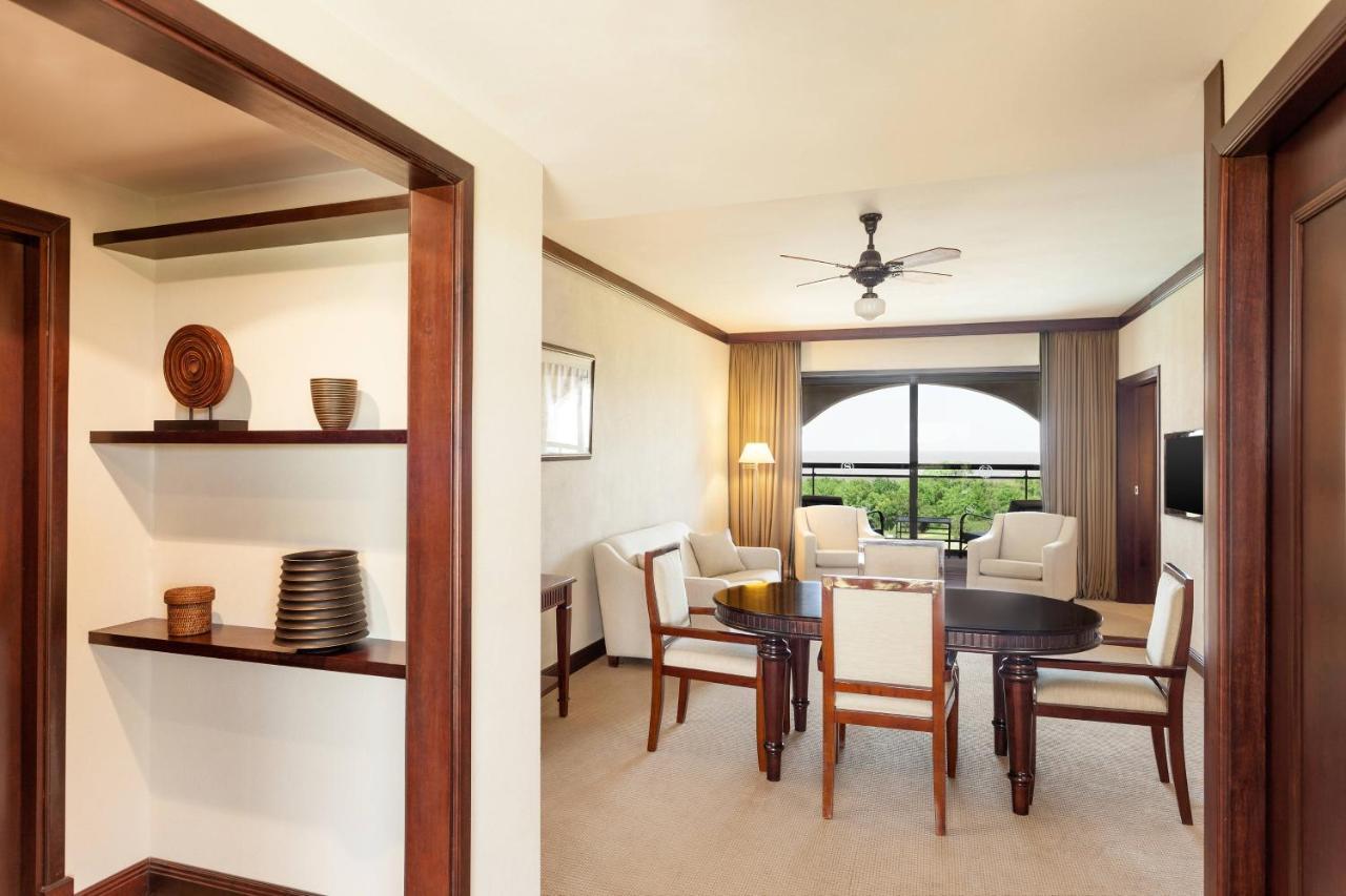 Sheraton Colonia Golf & Spa Resort Colonia del Sacramento Exterior foto A suite at the Hilton Cancun Resort