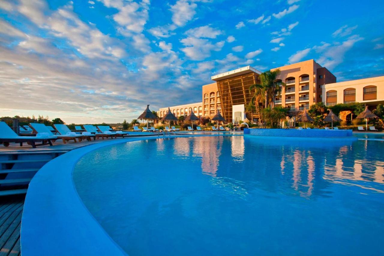 Sheraton Colonia Golf & Spa Resort Colonia del Sacramento Exterior foto The hotel's main pool