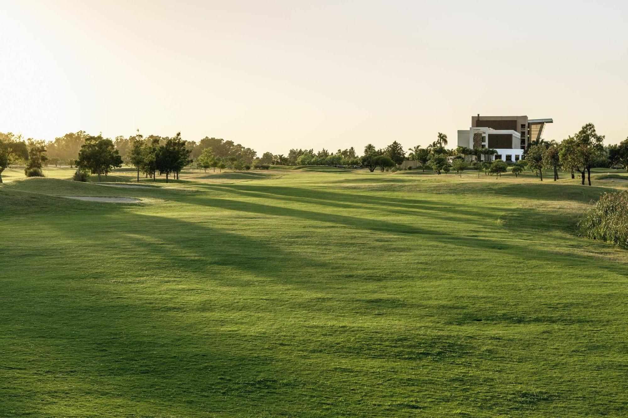 Sheraton Colonia Golf & Spa Resort Colonia del Sacramento Exterior foto A view of the golf course at the University of Texas at San Antonio