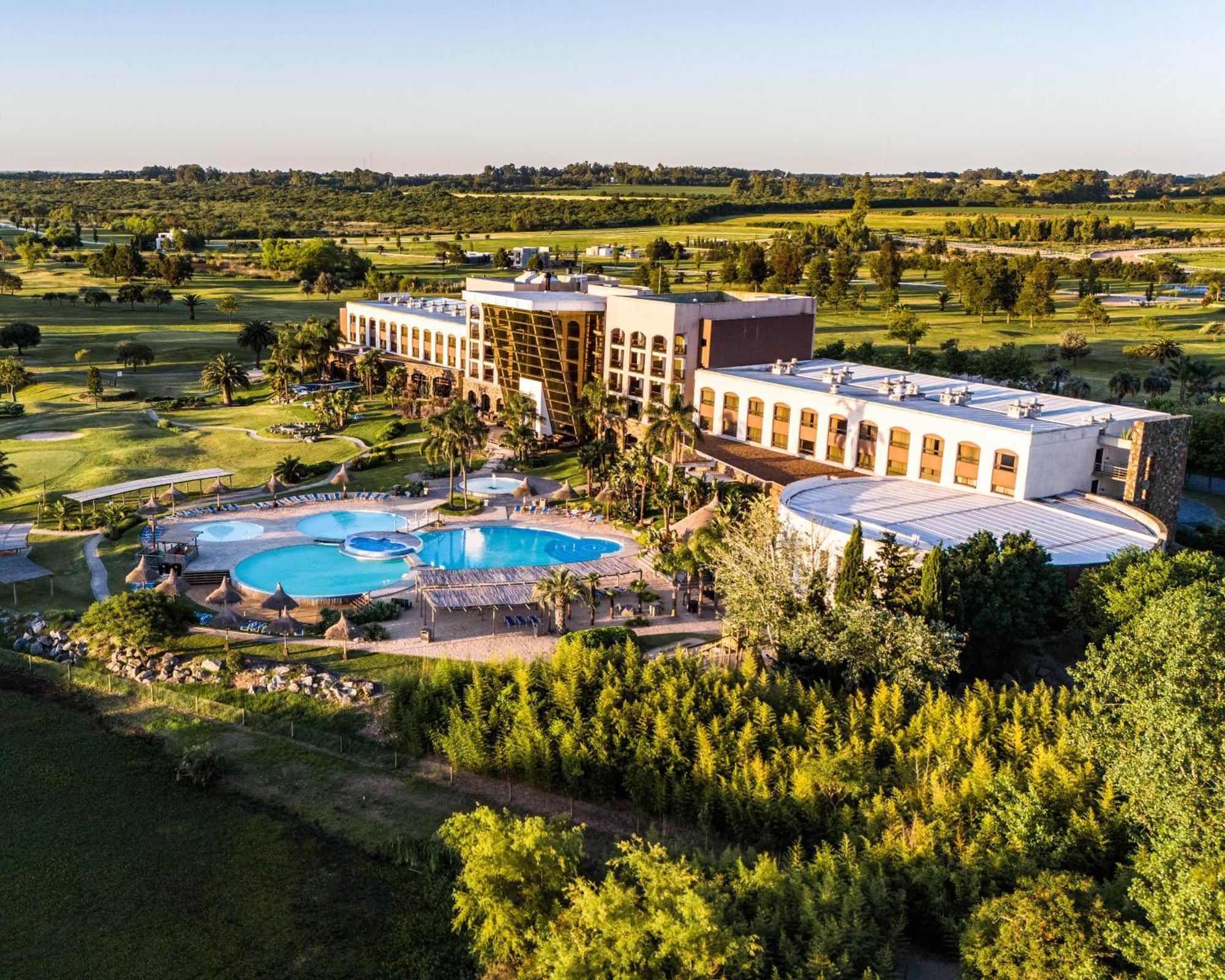 Sheraton Colonia Golf & Spa Resort Colonia del Sacramento Exterior foto Aerial view of the hotel