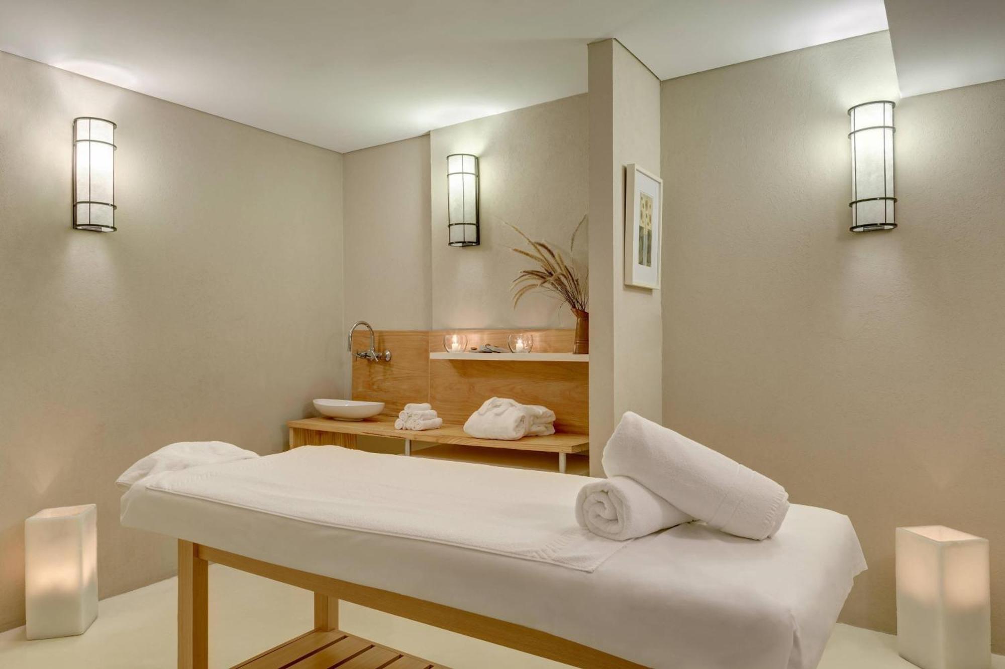 Sheraton Colonia Golf & Spa Resort Colonia del Sacramento Exterior foto A massage bed