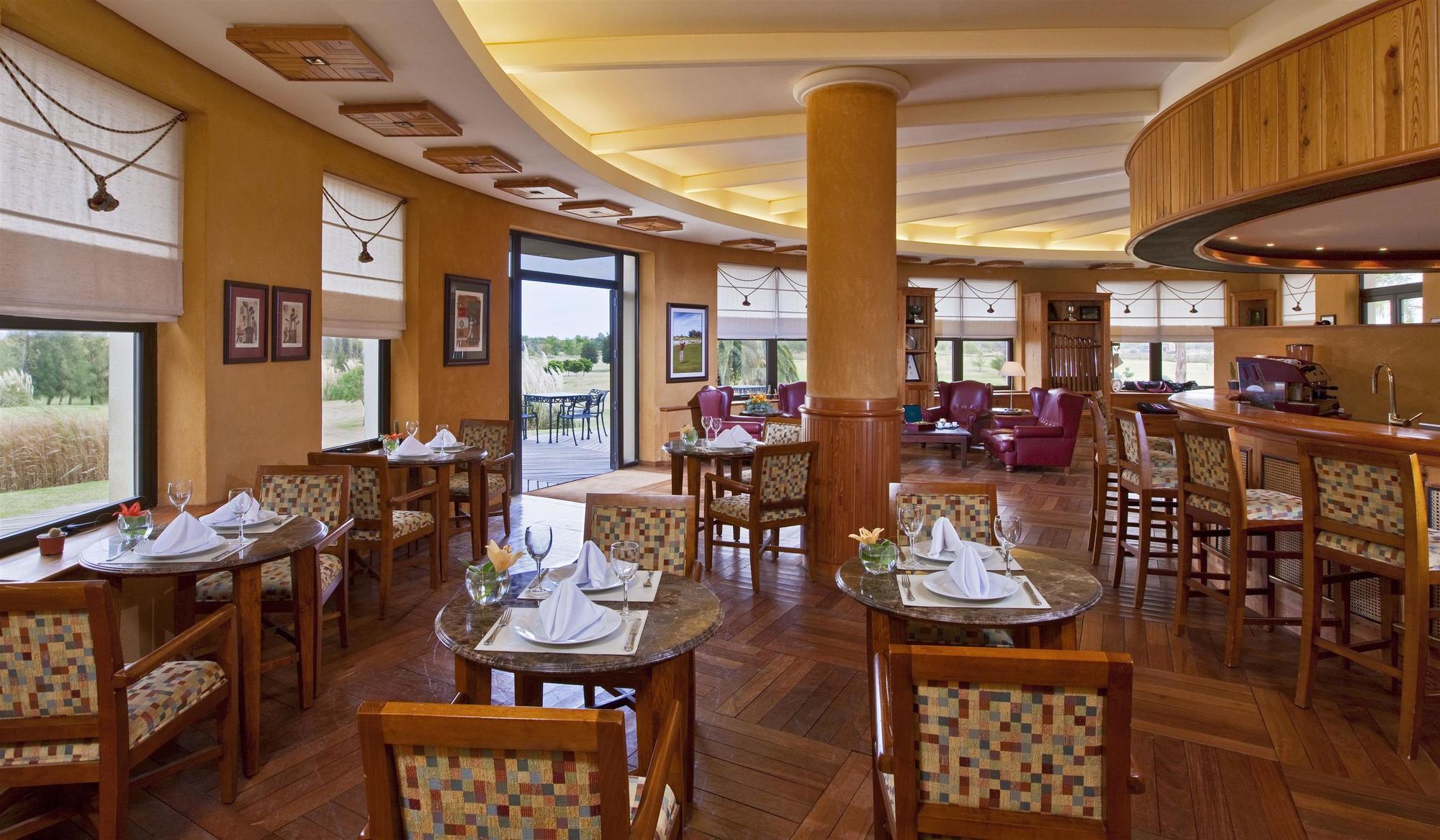 Sheraton Colonia Golf & Spa Resort Colonia del Sacramento Exterior foto Club House